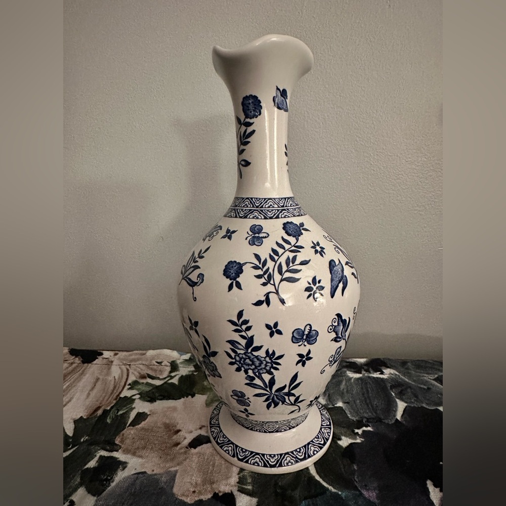 Vintage Blue Willow Style Coalport Limited Edition Porcelian Vase/Decanter